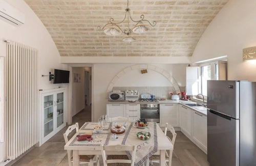 Ostuni Villa | Villa Sud-Est between Ostuni and Cisternino, with private pool