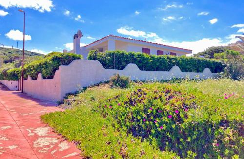 Castelsardo Villa | Villa sul mare con giardino e vista mozzafiato