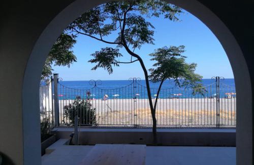 Fondachello Villa | Villa sul mare Dambra Apartment