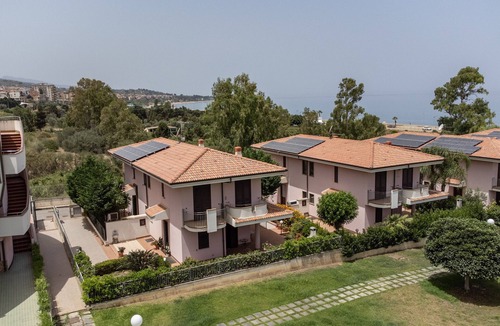 Acquedolci Villa | Villa 'Sul Mare' with Sea View, Shared Pool and Wi-Fi