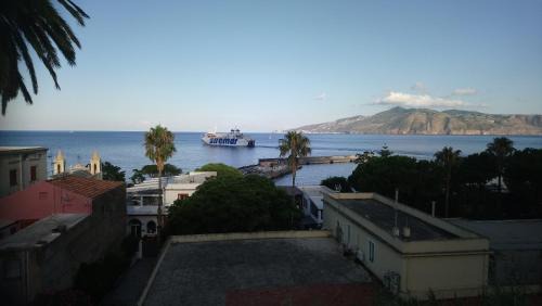 Santa Marina Salina Apartment | Villa sul Porto di Salina isole Eolie