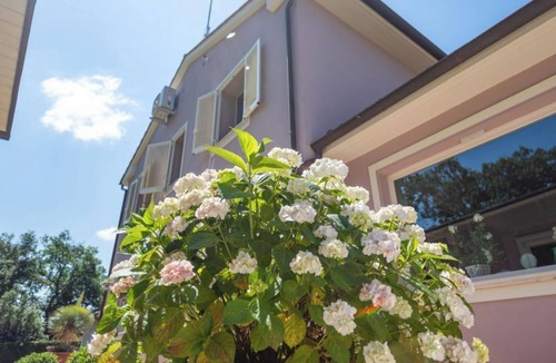 Montescudaio Villa | Villa 'Sunbeach' with Private Pool, Private Terrace and Wi-Fi