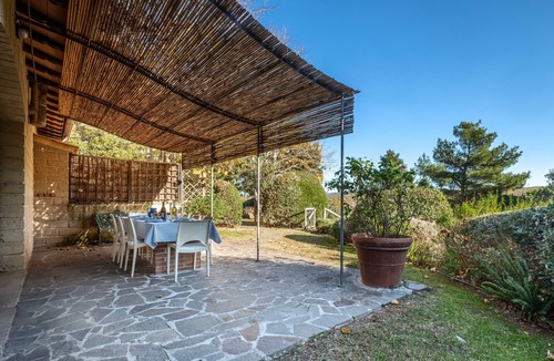 Capalbio Villa | Villa 'Sunflower' with Private Garden and Wi-Fi