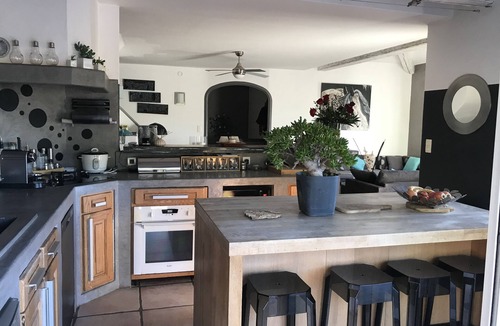 Le Beausset Villa | Villa surrounded by olive trees with jacuzzi, heated swimming pool, boules court