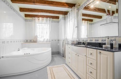 Ca' Pirami Villa | Villa Tania