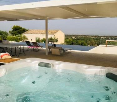 Casa Papa House | Villa Timpazza Vista Mare 4 camere con Piscina Riscaldata - Jacuzzi - Palestra - WIFI - Parcheggio -