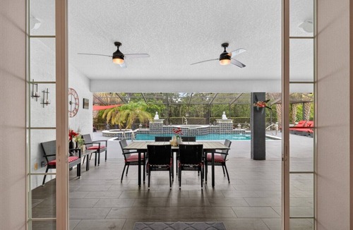 Inverness House | Villa Timucuan: Modern 4 Bedroom Villa With Pool