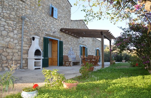 Castellammare del Golfo Villa | Villa Tosca, typical stone farmhouse.