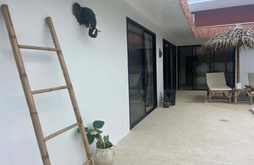 Hua Thanon Villa | Villa Tropicale 2 Chambres Piscine Privée & Cadre Naturel Namuang