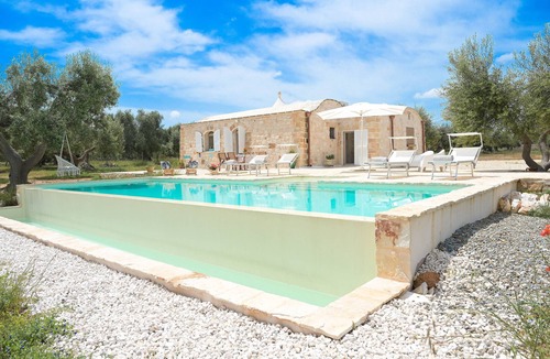 Villa Castelli Villa | Villa 'Trullo Delori with Infinity Pool' with Private Pool, Wi-Fi and Air Conditioning