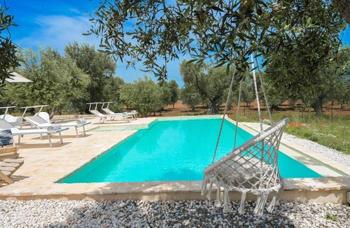 Villa Castelli Villa | Villa 'Trullo Delori with Infinity Pool' with Private Pool, Wi-Fi and Air Conditioning