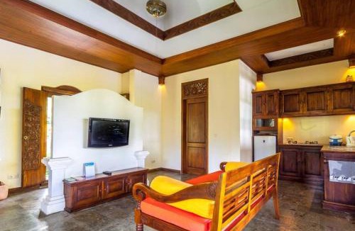 Banjartegehe Villa | Villa Tunjung- 3BR, infinity pool, staff
