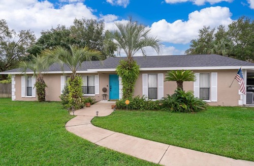 Candler House | Villa Turquesa Charming 3-bedroom house in pleasant Ocala with AC, WiFi