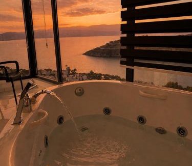 Bogazici Villa | Villa Turquoise with Jacuzzi Suite and Private Pool