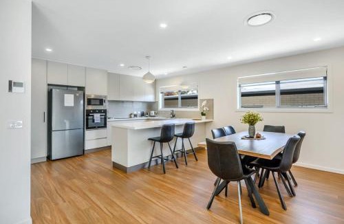 Warrane Villa | Villa Two NEW 2 Bed Bath 10 min to Airport CBD