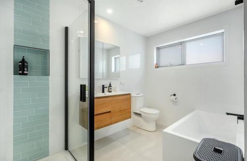 Warrane Villa | Villa Two NEW 2 Bed Bath 10 min to Airport CBD
