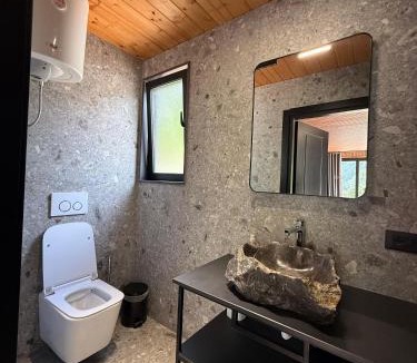Shale Villa | Villa Ujëvara e vogël