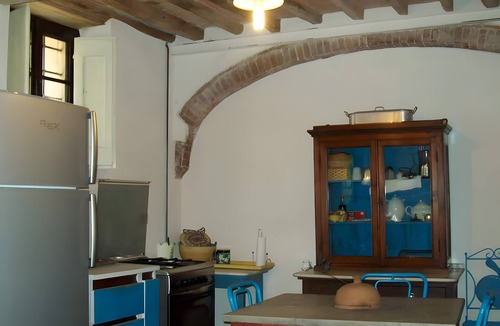 Nocchi Villa | Villa 'Unis' with Shared Pool, Private Garden, and Wi-Fi