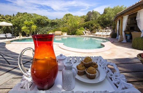 Alghero Villa | Villa Venere Alghero, privacy for 12 people, private swimming pool, surrounded by greenery