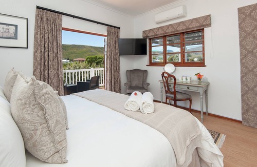 Westcliff House | Villa Venusta