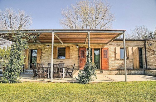 Ostra Villa | Villa Verdalba: A characteristic and welcoming villa surrounded by the greenery, with Free WI-FI.