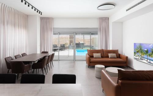 Eilat Villa | Villa Vibes Eilat Ari - 4 bedrooms with heated pool
