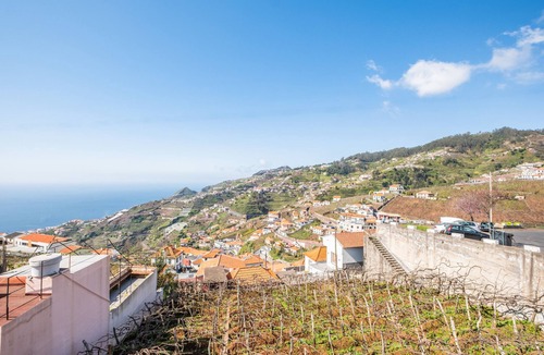 Estreito de Camara de Lobos House | Villa Vineyard by Homie
