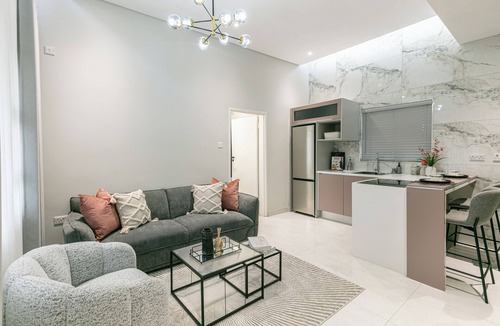Gaborone Villa | Villa violet | Pool | 55” TV Netflix | 5 mins Mall
