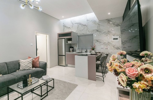 Gaborone Villa | Villa violet | Pool | 55” TV Netflix | 5 mins Mall