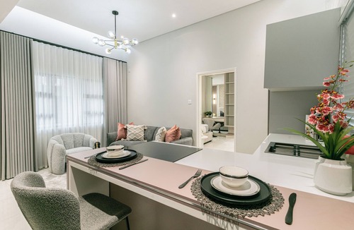 Gaborone Villa | Villa violet | Pool | 55” TV Netflix | 5 mins Mall
