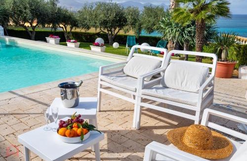 Alcamo Marina Villa | Villa vista mare e piscina privata ad Alcamo
