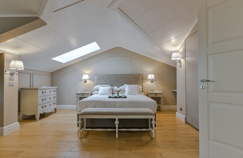 Castiglione Falletto Hotel | Villa Vitae