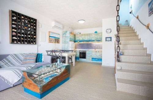 Sivas House | Villa Warka!Wonderful maritime House for 2-3 people,shared 50qm Pool in Pitsidia
