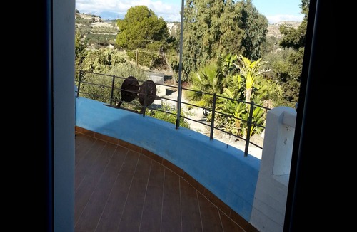 Sivas House | Villa Warka!Wonderful maritime House for 2-3 people,shared 50qm Pool in Pitsidia