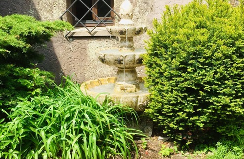 Friedrichroda Condo | Villa Warzenburg, apartment 3 with a view of the spa promenade. Vacation with a dog.