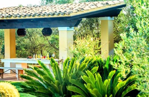 Castelvetrano Villa | Villa with Saltwater Pool and Large Garden in Selinunte