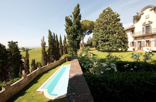 Castelfiorentino Villa | Villa with A/C, WIFI, hot tub, private pool, patio, panoramic view, close to San Gimignano