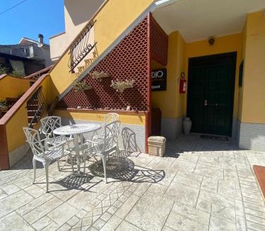 San Martino Bassa Apartment | Villa with a Private Garden Near the Sea