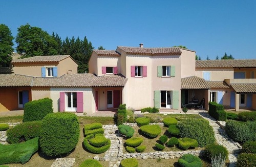 Saint-Trinit Villa | Villa with dishwasher, close to Village