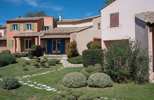 Saint-Trinit Villa | Villa with dishwasher, close to Village