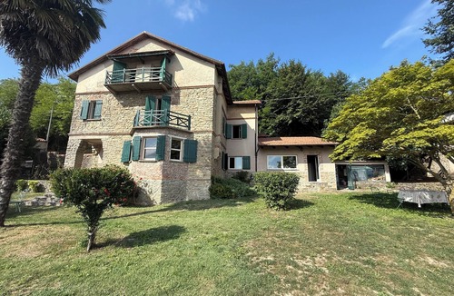 Bossolasco Villa | Villa with garden and pool. Unmissable view of the Langhe 200m from the village.