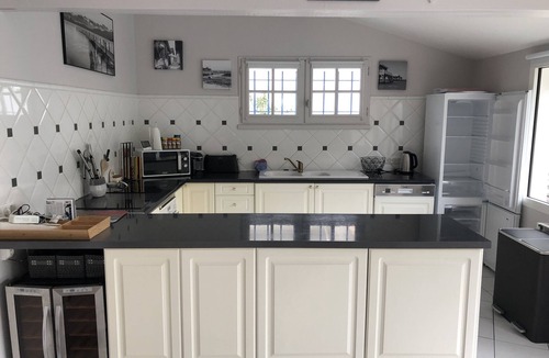 Arcachon Villa | Villa with heated pool 200 metres from the beach and 100 metres from shops