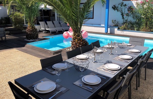 Arcachon Villa | Villa with heated pool 200 metres from the beach and 100 metres from shops