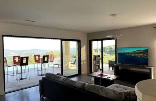Rochemaure House | Villa with infinity pool - panoramic view of Rochemaure castle and volcano
