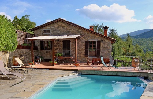 Caprese Michelangelo Villa | Villa With Private Pool In The Tuscan Hills East Of Florence, no pets.