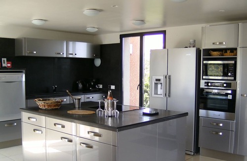 Coti-Chiavari Villa | VILLA WITH JACUZZI AND STUDIO. FOR 10 PEOPLE NEAR Wed.
