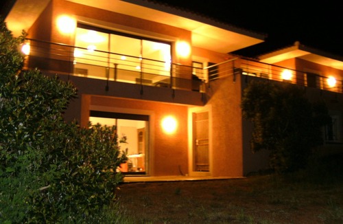 Coti-Chiavari Villa | VILLA WITH JACUZZI AND STUDIO. FOR 10 PEOPLE NEAR Wed.