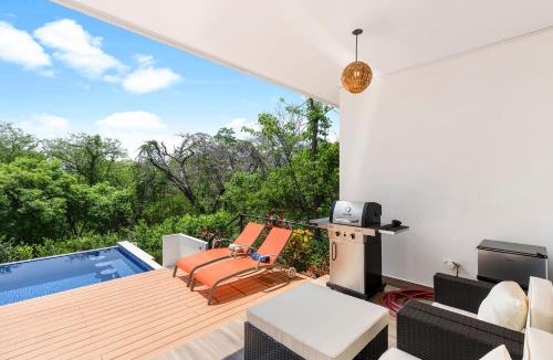 Santa Barbara House | Villa with Minimalist Design & Scenic Deck with Private Infinity Pool and Jungle Views