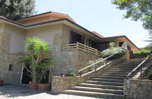 Casale Marittimo Villa | Villa with pool, enclosed garden and beautiful sea view