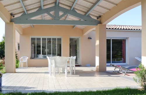Saint Rogatien Villa | Villa with pool, in a park, quiet area, 6 people, 3 bedrooms
